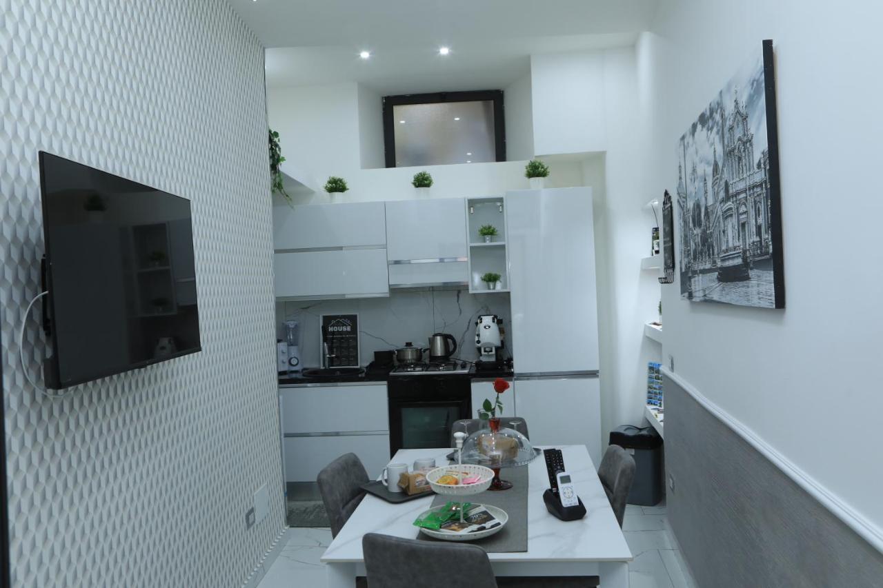 Апартаменты Santi House Катания Экстерьер фото